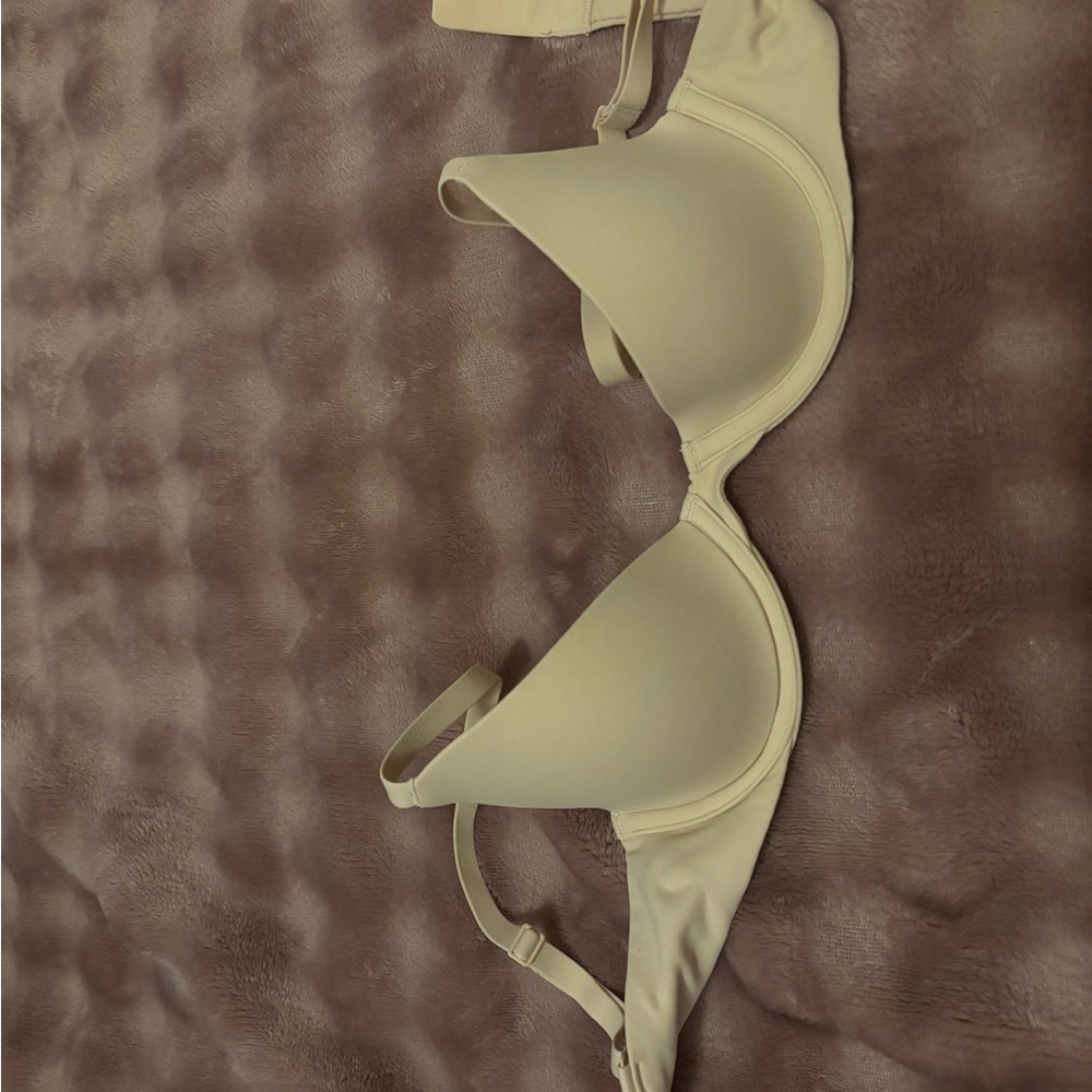 SKIMS T Shirt Bra NWOT